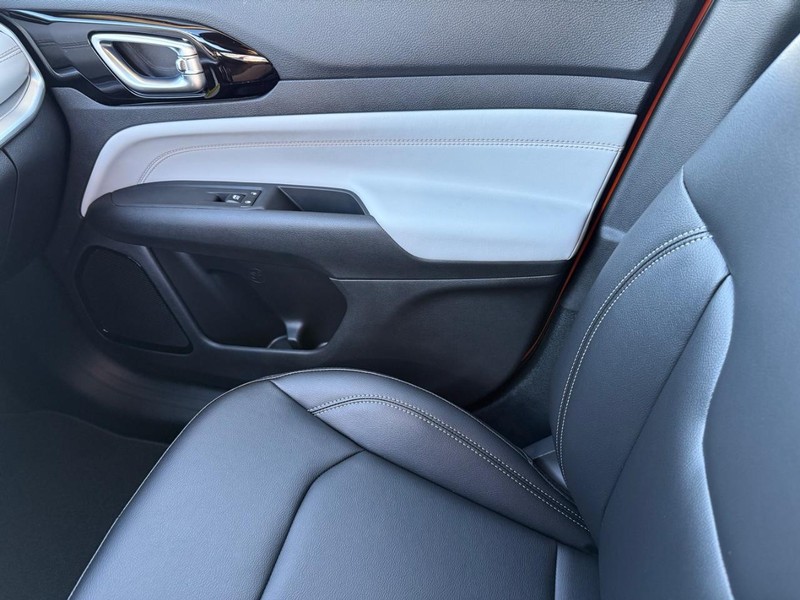 Jeep Compass Vehicle Full-screen Gallery Image 27