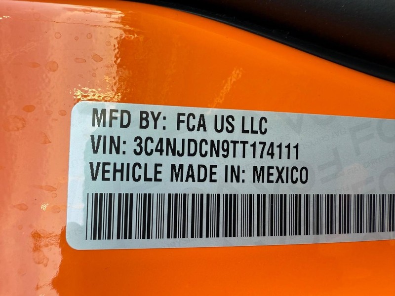 Jeep Compass Vehicle Full-screen Gallery Image 31