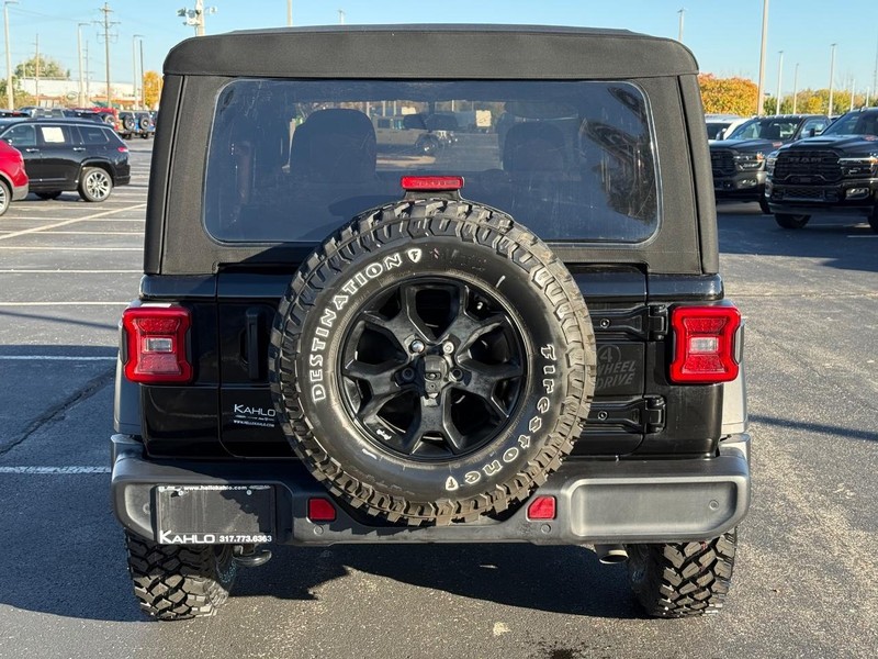 Jeep Wrangler Vehicle Full-screen Gallery Image 4