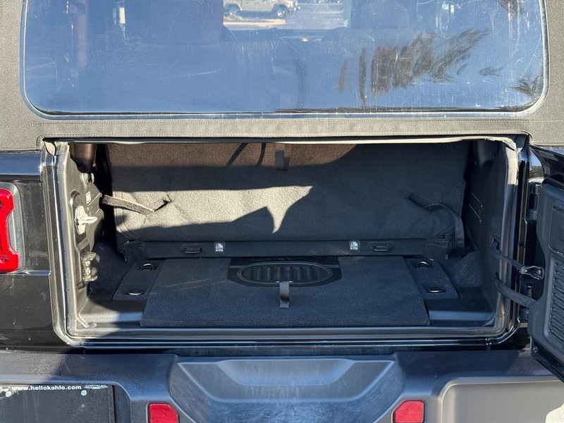 Jeep Wrangler Vehicle Full-screen Gallery Image 7