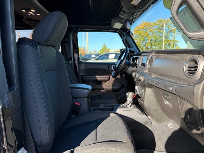 Jeep Wrangler Vehicle Full-screen Gallery Image 10