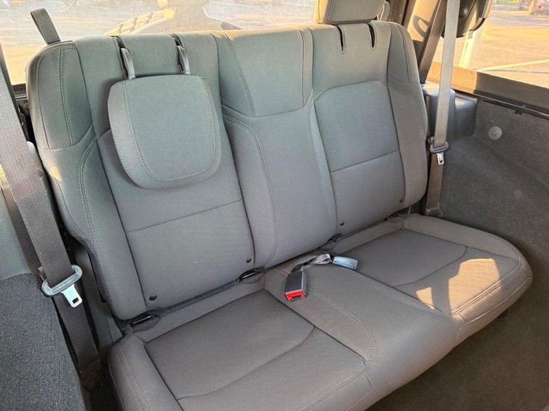 Jeep Wrangler Vehicle Full-screen Gallery Image 13