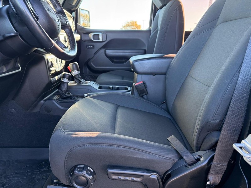 Jeep Wrangler Vehicle Full-screen Gallery Image 15