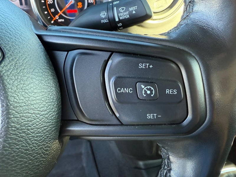 Jeep Wrangler Vehicle Full-screen Gallery Image 18