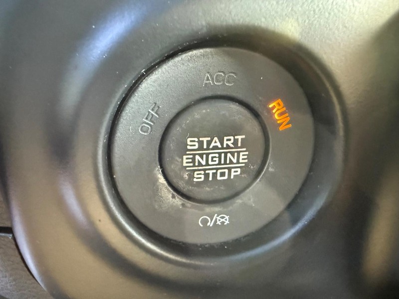 Jeep Wrangler Vehicle Full-screen Gallery Image 19