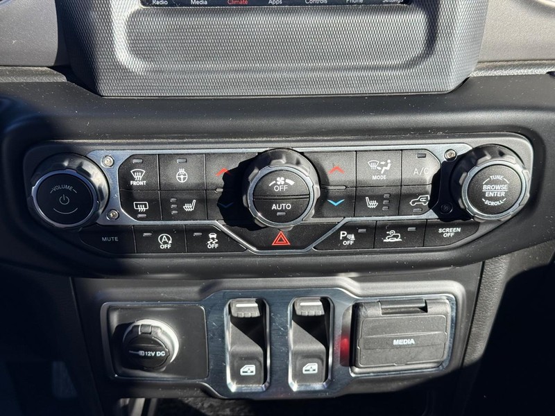 Jeep Wrangler Vehicle Full-screen Gallery Image 23