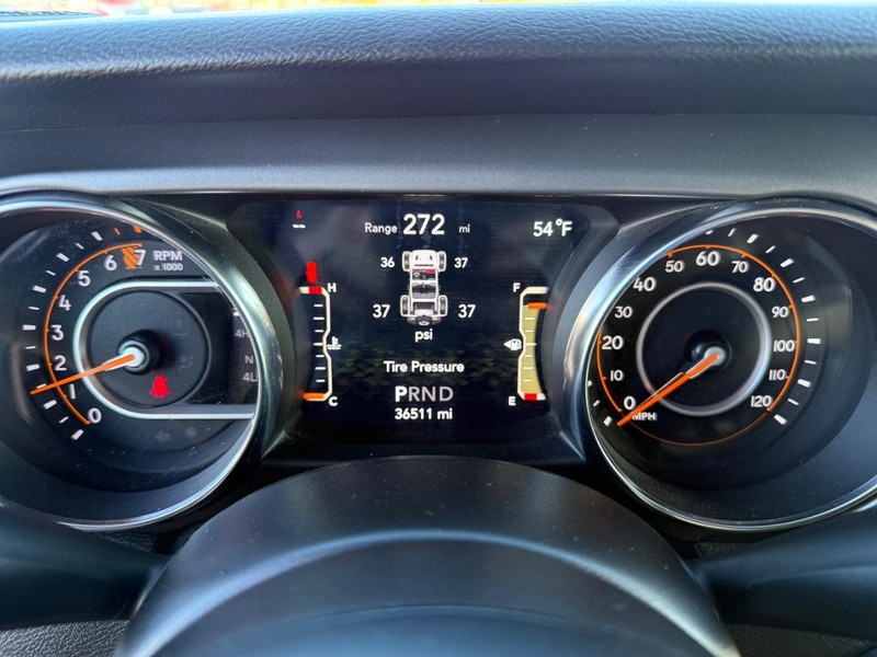 Jeep Wrangler Vehicle Full-screen Gallery Image 26