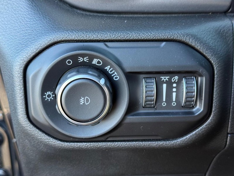 Jeep Wrangler Vehicle Full-screen Gallery Image 28