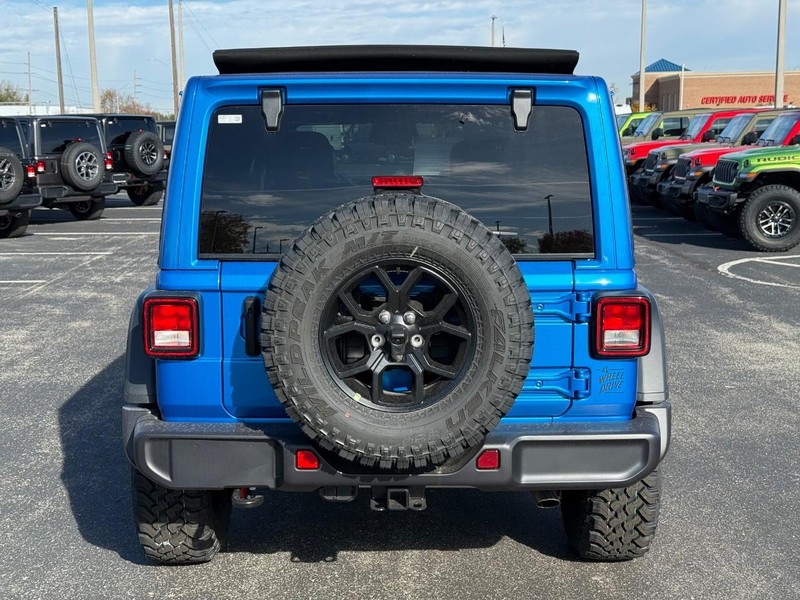 Jeep Wrangler Vehicle Full-screen Gallery Image 4