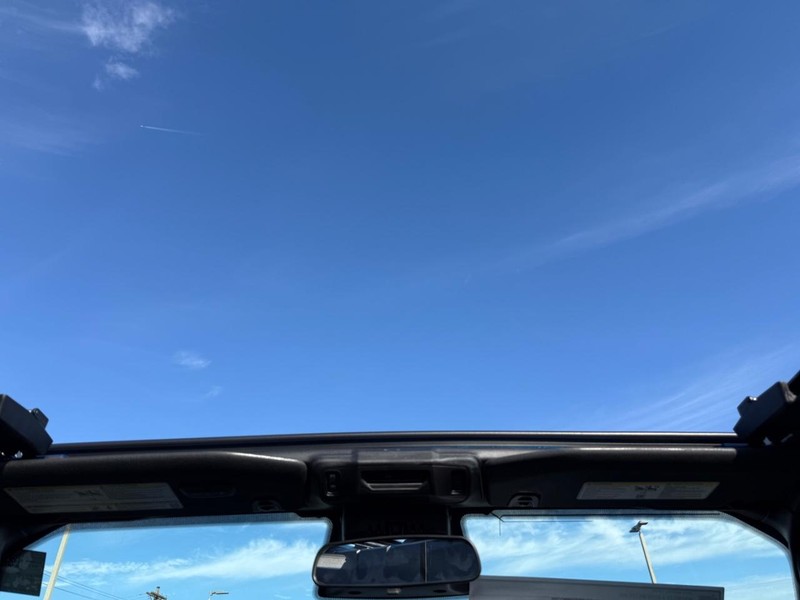 Jeep Wrangler Vehicle Full-screen Gallery Image 12