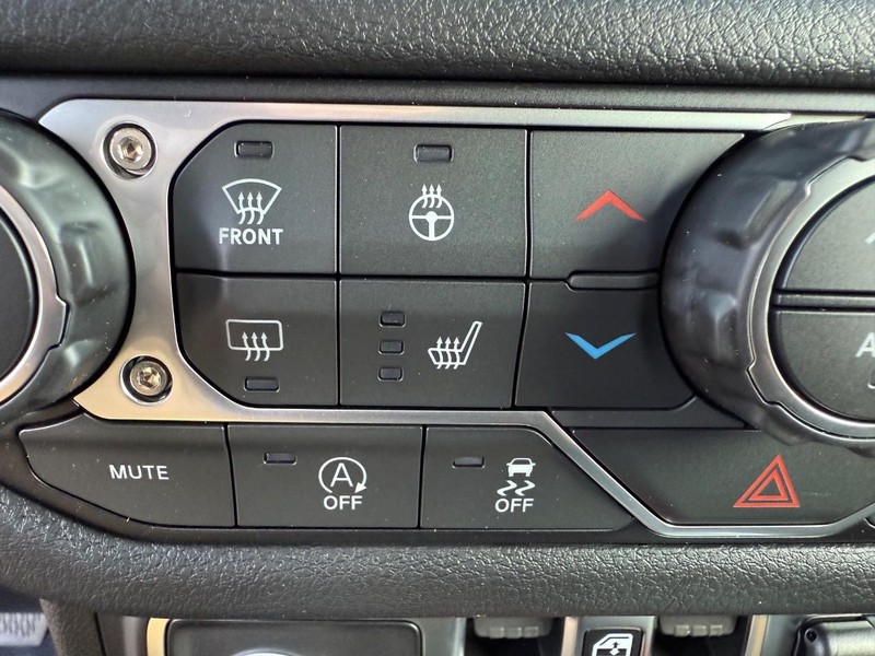 Jeep Wrangler Vehicle Full-screen Gallery Image 23