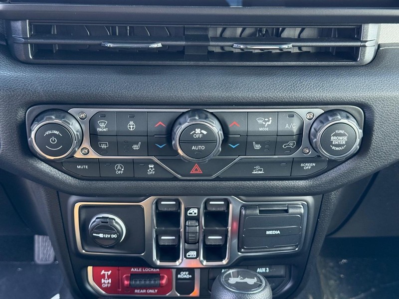 Jeep Wrangler Vehicle Full-screen Gallery Image 26