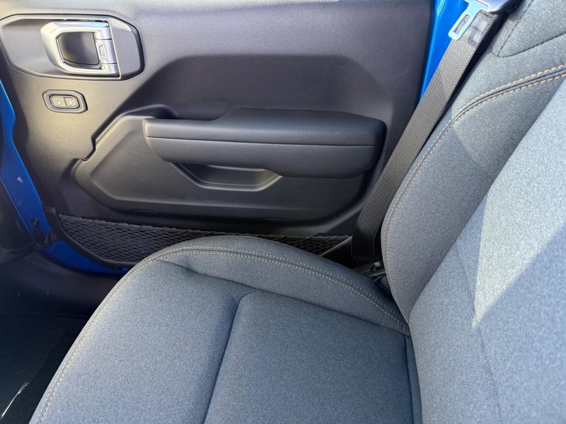 Jeep Wrangler Vehicle Full-screen Gallery Image 28