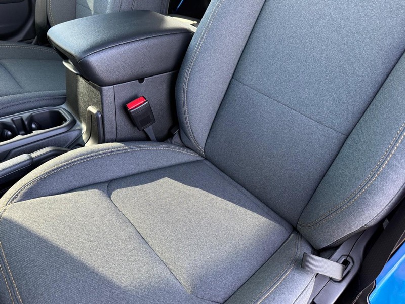 Jeep Wrangler Vehicle Full-screen Gallery Image 32