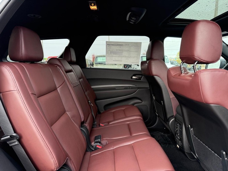 Dodge Durango Vehicle Full-screen Gallery Image 12