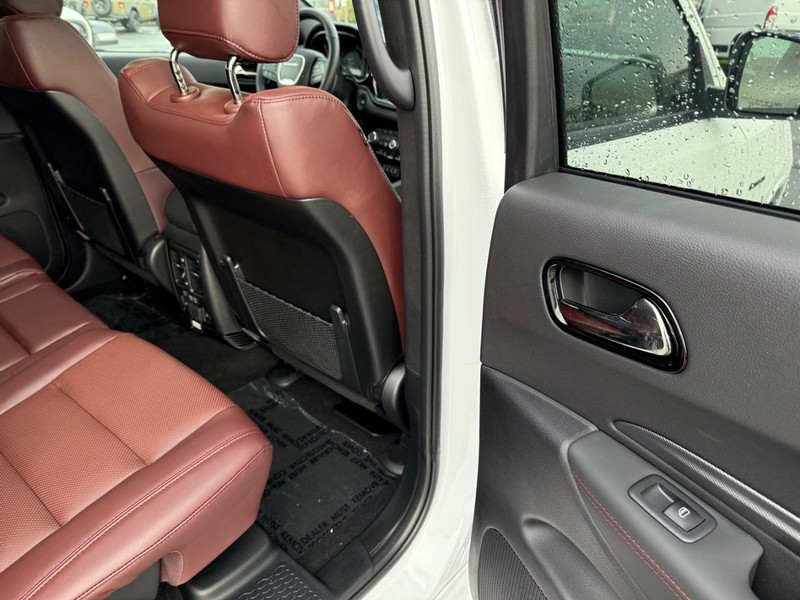 Dodge Durango Vehicle Full-screen Gallery Image 13