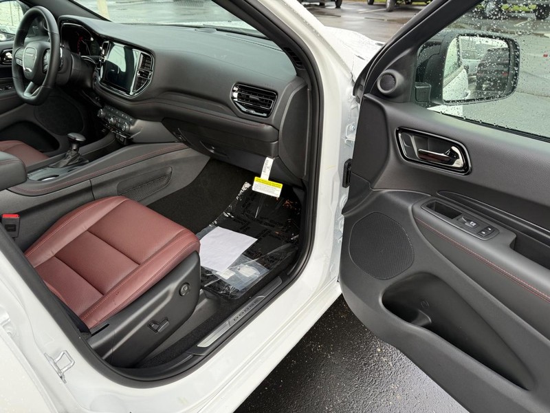 Dodge Durango Vehicle Full-screen Gallery Image 18