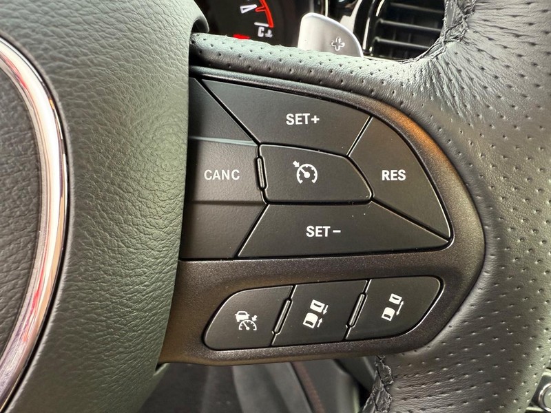 Dodge Durango Vehicle Full-screen Gallery Image 24