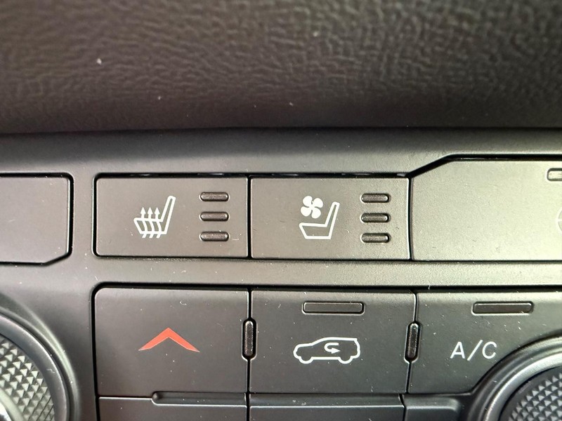 Dodge Durango Vehicle Full-screen Gallery Image 26