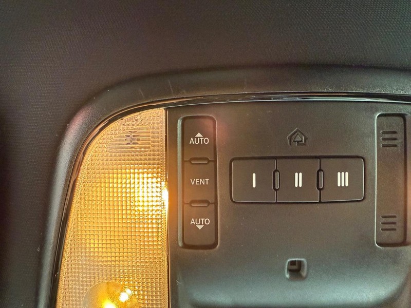 Dodge Durango Vehicle Full-screen Gallery Image 32