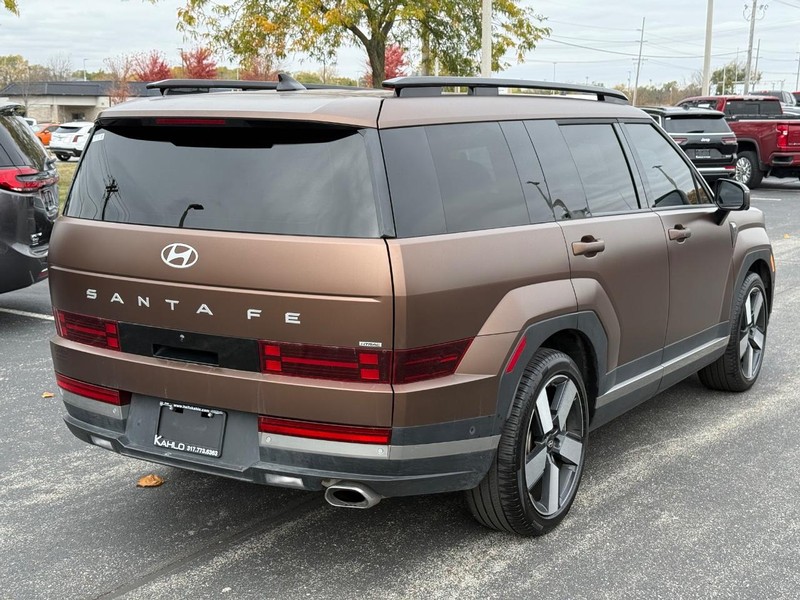 Hyundai Santa Fe Vehicle Full-screen Gallery Image 03