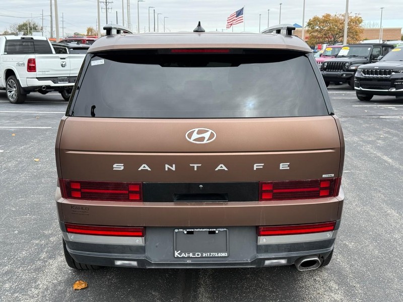 Hyundai Santa Fe Vehicle Full-screen Gallery Image 04