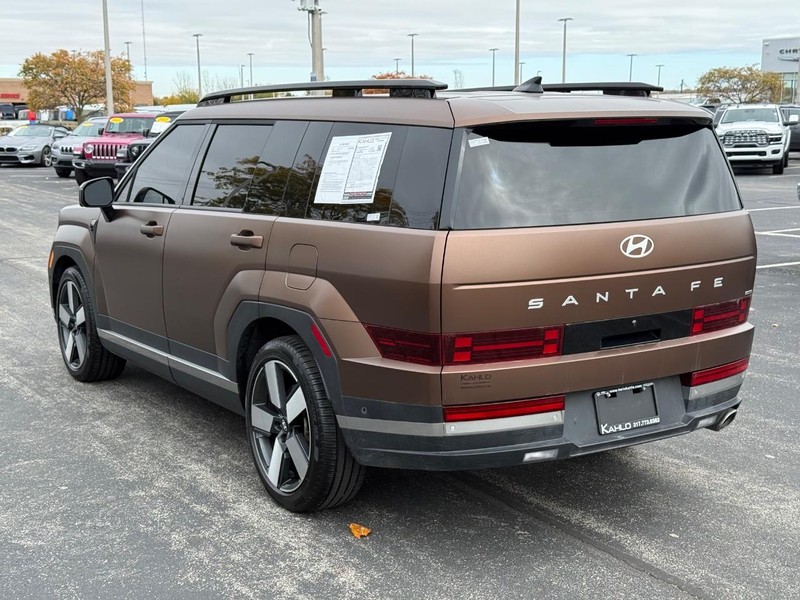 Hyundai Santa Fe Vehicle Full-screen Gallery Image 05