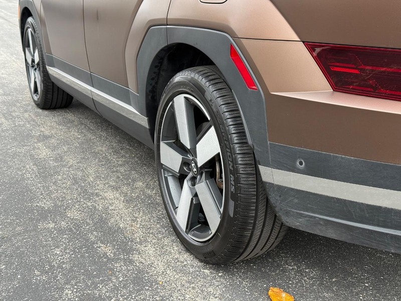 Hyundai Santa Fe Vehicle Full-screen Gallery Image 06