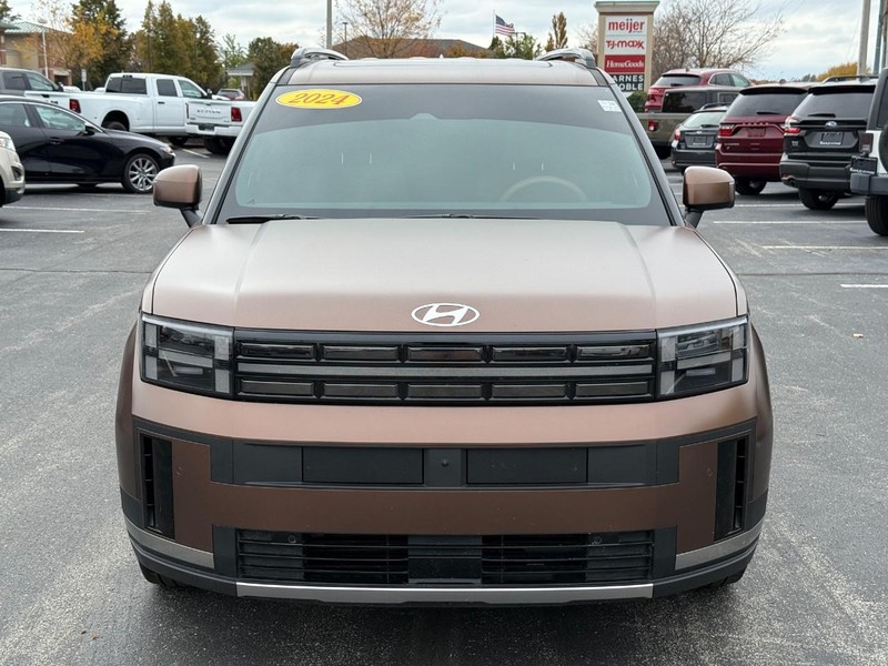 Hyundai Santa Fe Vehicle Full-screen Gallery Image 10