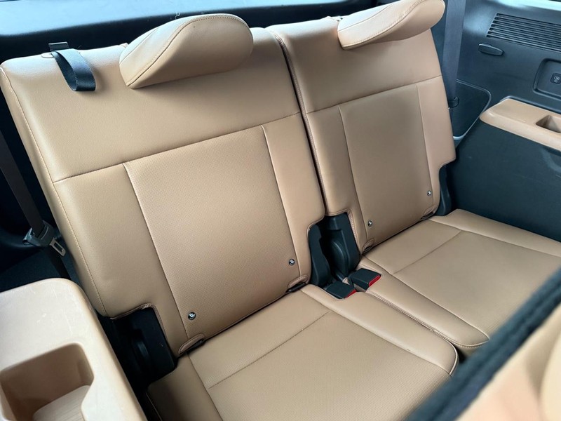 Hyundai Santa Fe Vehicle Full-screen Gallery Image 13