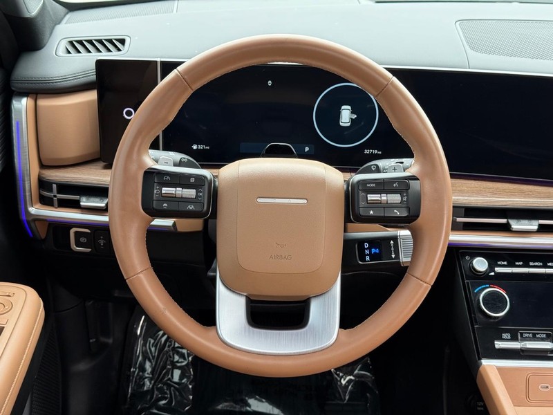 Hyundai Santa Fe Vehicle Full-screen Gallery Image 16