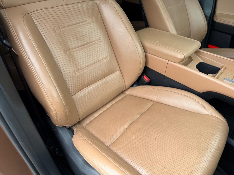 Hyundai Santa Fe Vehicle Full-screen Gallery Image 18