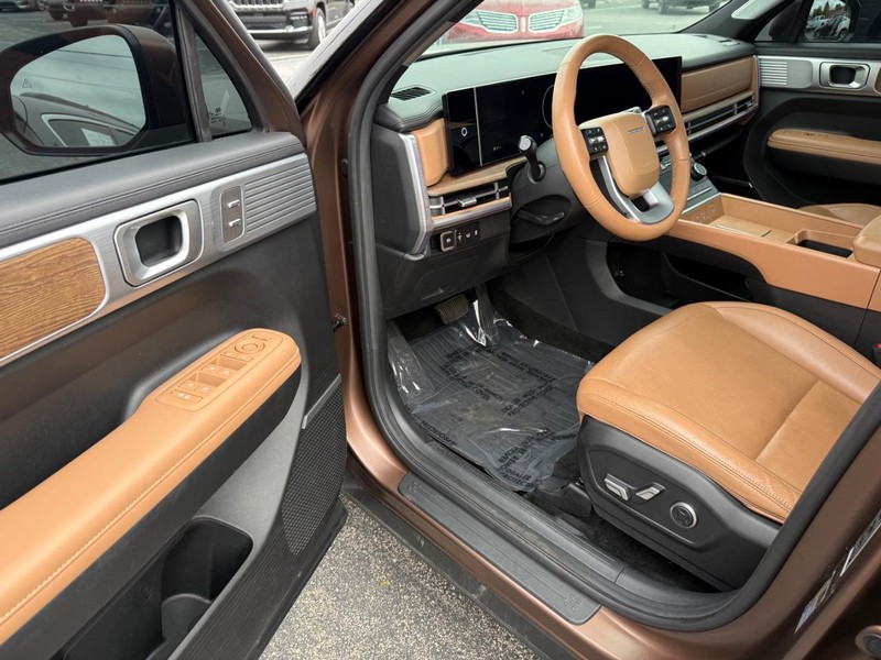 Hyundai Santa Fe Vehicle Full-screen Gallery Image 19