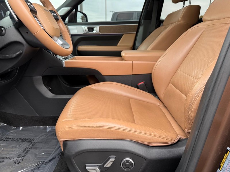 Hyundai Santa Fe Vehicle Full-screen Gallery Image 20