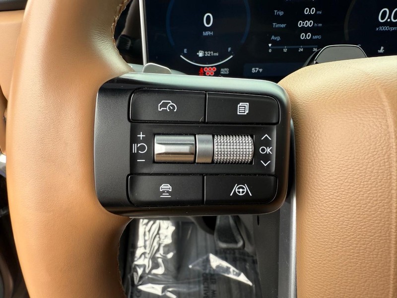 Hyundai Santa Fe Vehicle Full-screen Gallery Image 22