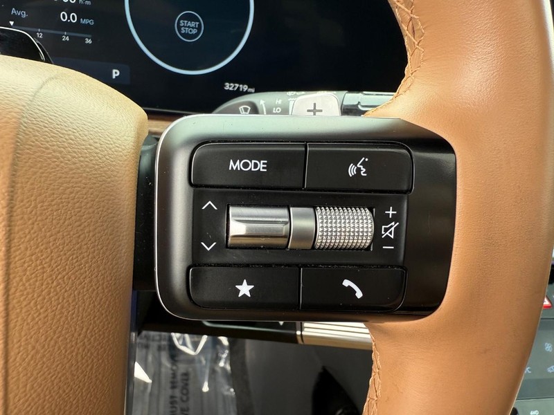 Hyundai Santa Fe Vehicle Full-screen Gallery Image 23