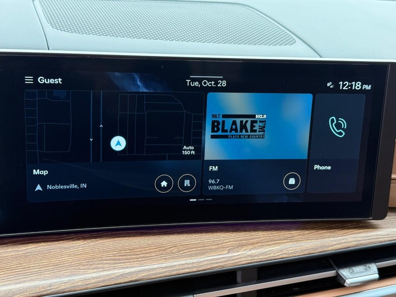 Hyundai Santa Fe Vehicle Full-screen Gallery Image 25