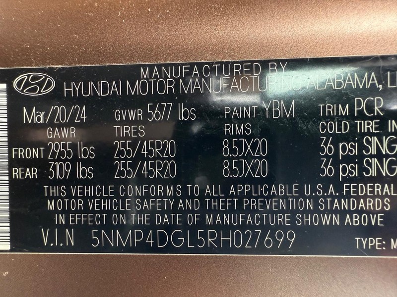 Hyundai Santa Fe Vehicle Full-screen Gallery Image 33