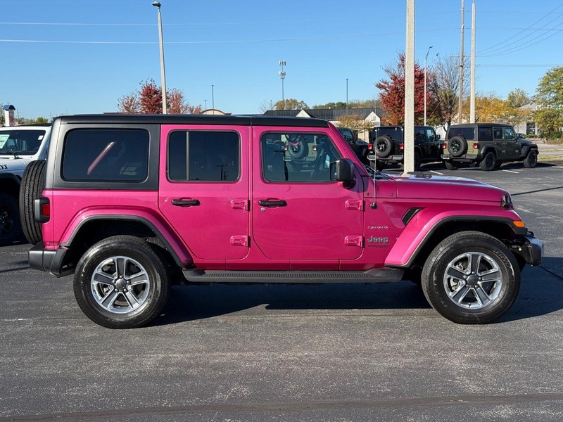 Jeep Wrangler Vehicle Full-screen Gallery Image 2
