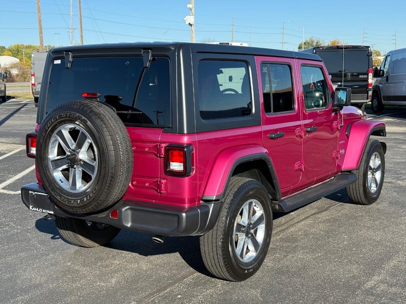 Jeep Wrangler Vehicle Full-screen Gallery Image 3