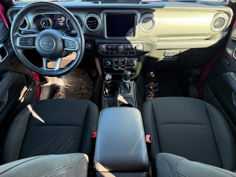 Jeep Wrangler Vehicle Full-screen Gallery Image 12