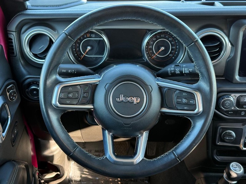 Jeep Wrangler Vehicle Full-screen Gallery Image 13