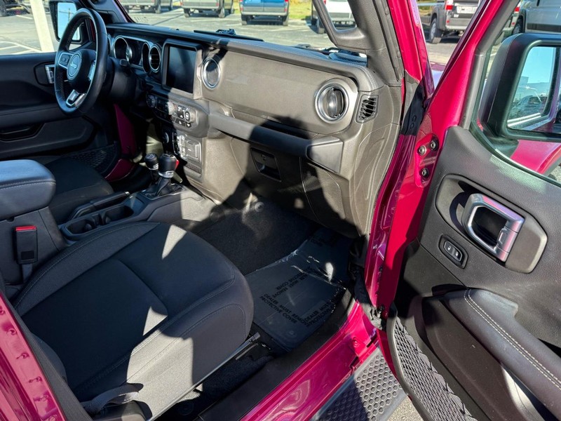 Jeep Wrangler Vehicle Full-screen Gallery Image 14