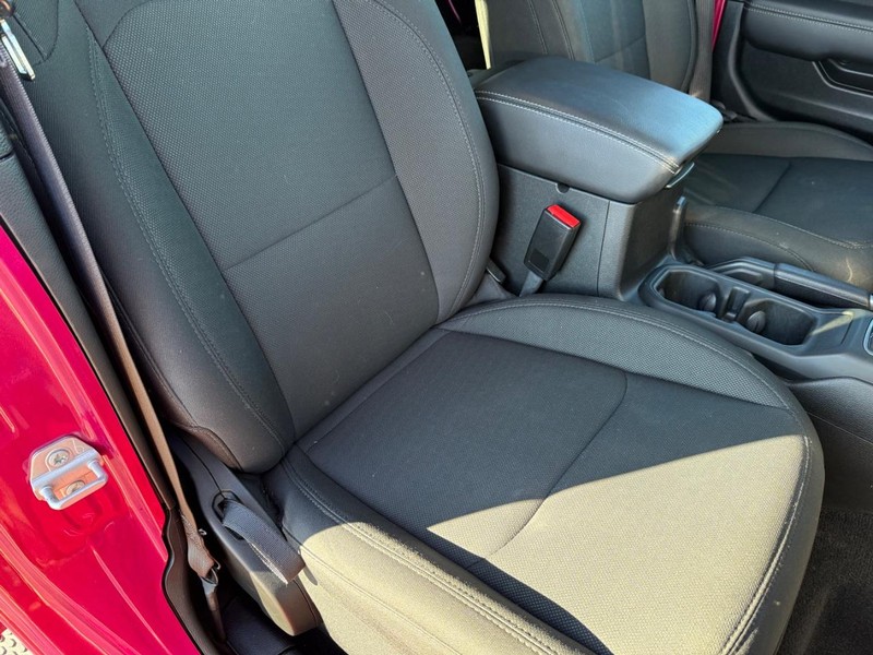 Jeep Wrangler Vehicle Full-screen Gallery Image 15