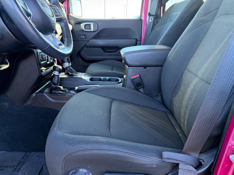 Jeep Wrangler Vehicle Full-screen Gallery Image 17