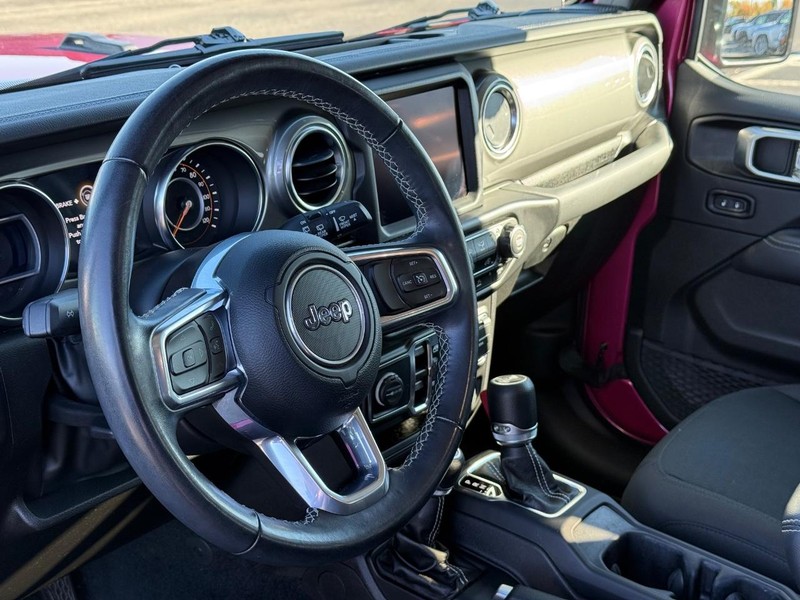 Jeep Wrangler Vehicle Full-screen Gallery Image 18