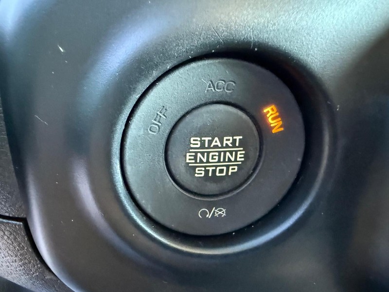 Jeep Wrangler Vehicle Full-screen Gallery Image 21