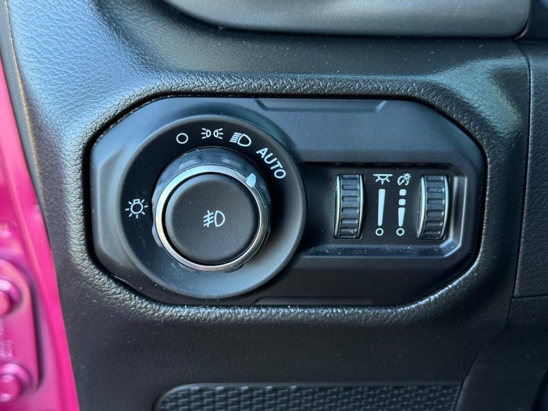 Jeep Wrangler Vehicle Full-screen Gallery Image 29