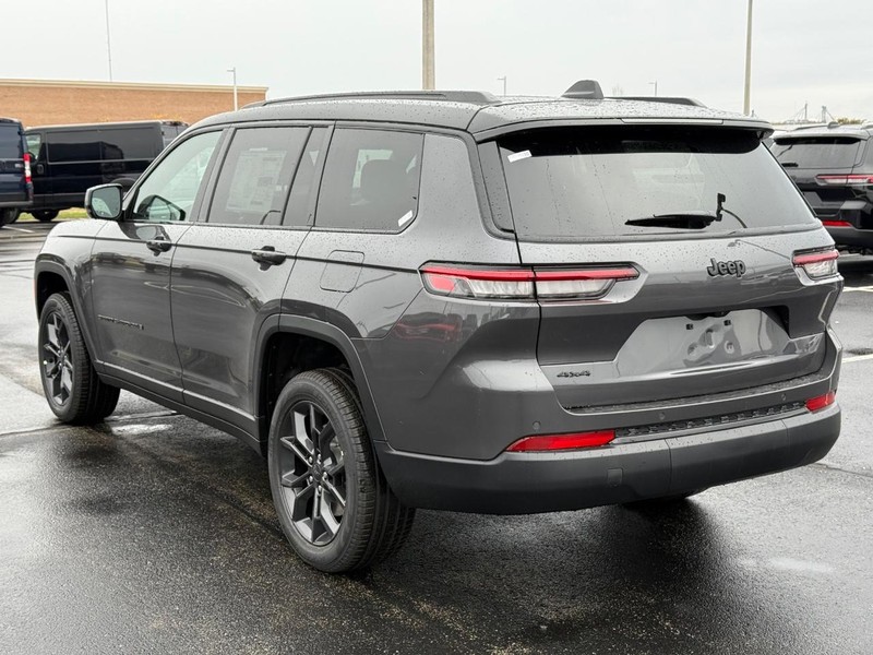 Jeep Grand Cherokee L Vehicle Full-screen Gallery Image 5