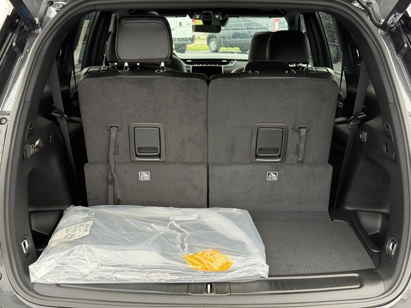 Jeep Grand Cherokee L Vehicle Full-screen Gallery Image 7